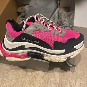 Brand new Balenciage sneakers size 39